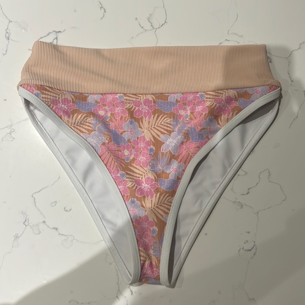KIAWAH BOTTOM- TIARE HAWAII- PALM FLORAL
Size M